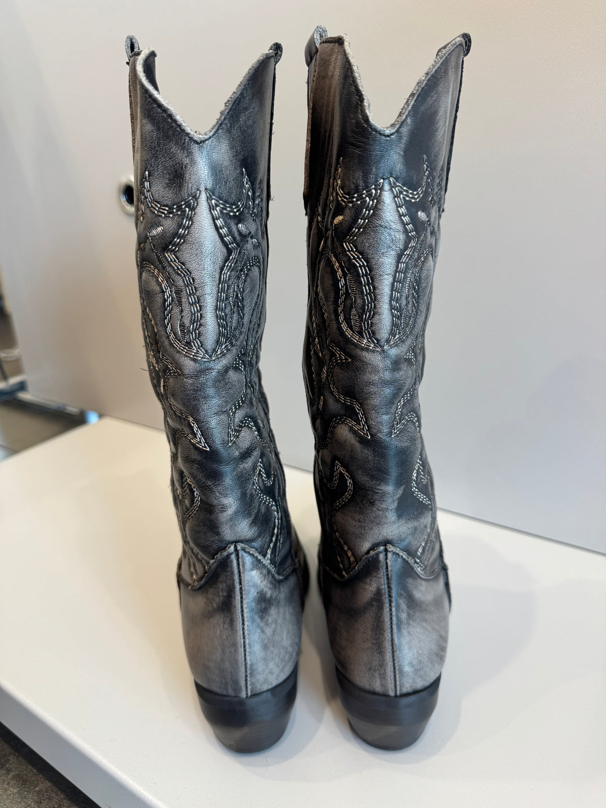 DIVINE FOLLIE- TEXANO GREY