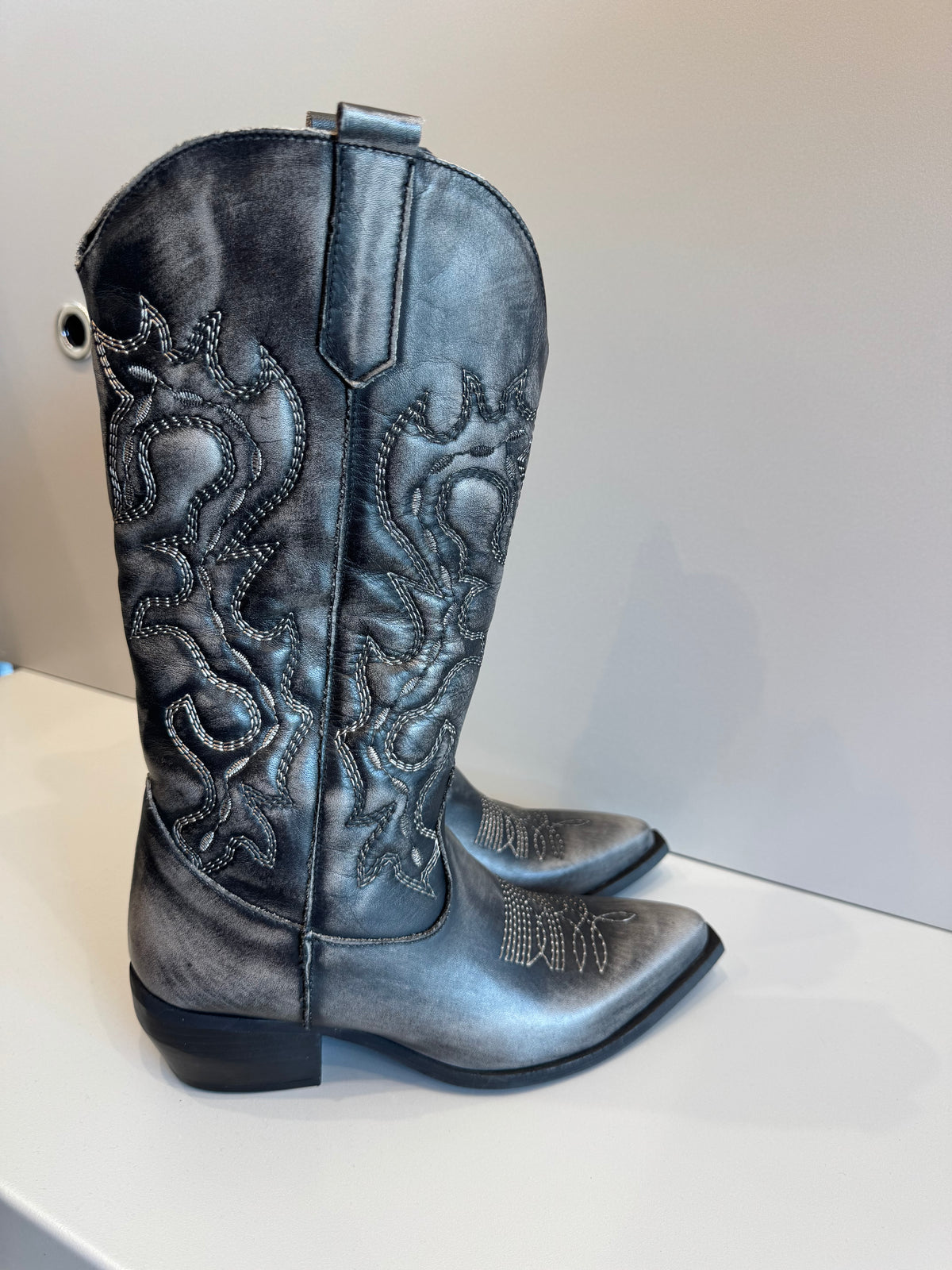 DIVINE FOLLIE- TEXANO GREY